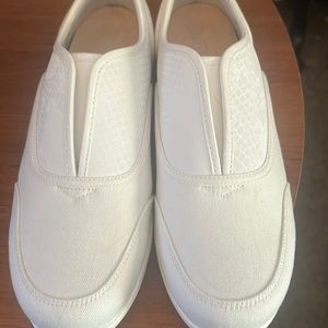 Vionic slip on shoes